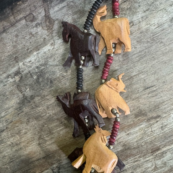 Vintage Wooden Hand Carved Tribal Safari Bead Necklace - Picture 3 of 4